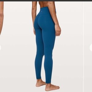 Lululemon WUNDER UNDER HIGH-RISE TIGHT 28" *FULL-ON LUXTREME
Deep Marine
Size: 4